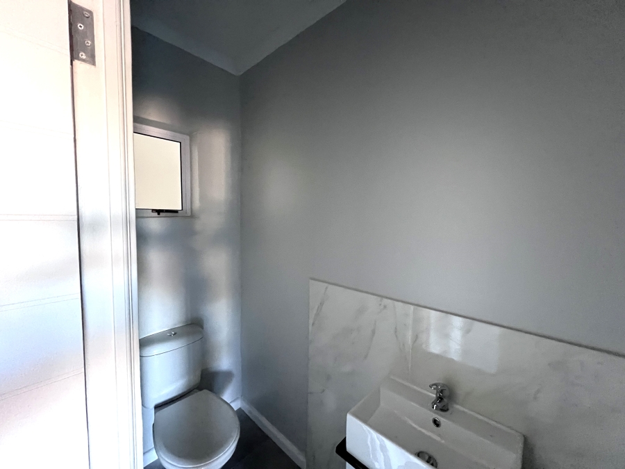 To Let 1 Bedroom Property for Rent in Table View Western Cape